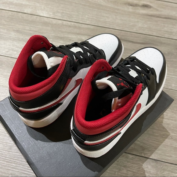 Air Jordan 1 Mid GS Gym Red - Picture 6 of 8